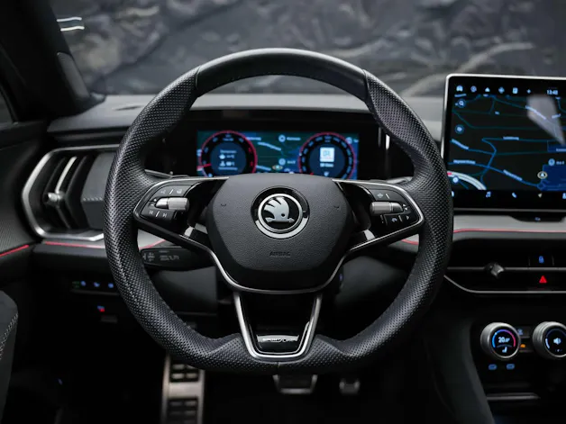 SKODA Kodiaq 2.0 TDI Sportline 4x4 *5 Jahre Werksgarantie*Matrix LED*Lenkradheizung*AHK*