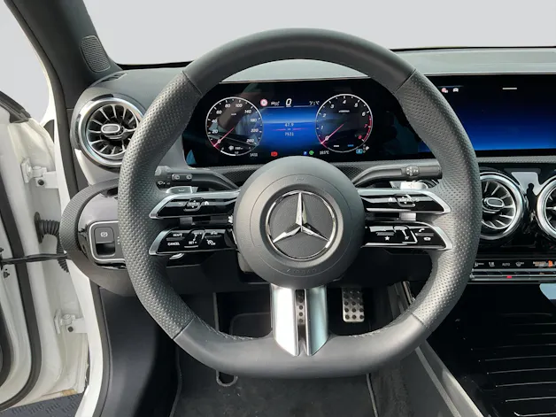 MERCEDES-BENZ A 200 7G-DCT AMG Line Night Paket
