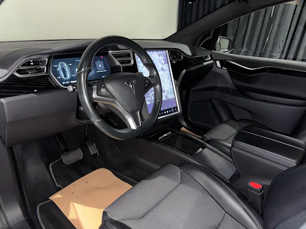 Tesla Model X 75 D | CH | 7Plätzer |
