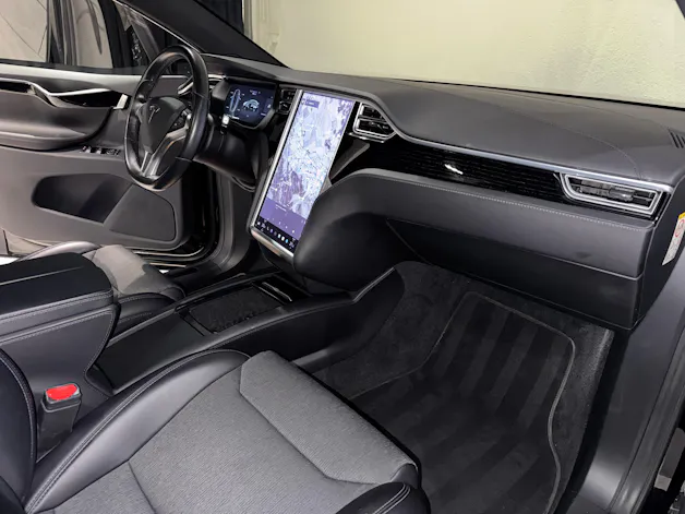 Tesla Model X 75 D | CH | 7Plätzer |