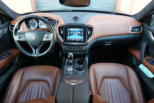 MASERATI Ghibli 3.0 V6 "* CH Auto * Tempomat * Camera recul * Sièges Electriques/mémoire * GPS * Phares LED * 8 Roues *"