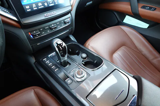 MASERATI Ghibli 3.0 V6 "* CH Auto * Tempomat * Camera recul * Sièges Electriques/mémoire * GPS * Phares LED * 8 Roues *"