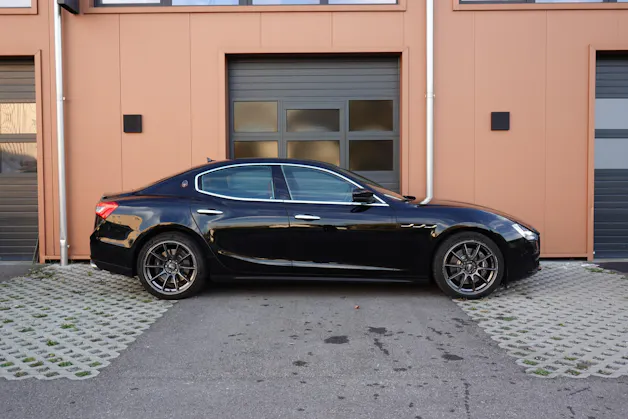 MASERATI Ghibli 3.0 V6 "* CH Auto * Tempomat * Camera recul * Sièges Electriques/mémoire * GPS * Phares LED * 8 Roues *"