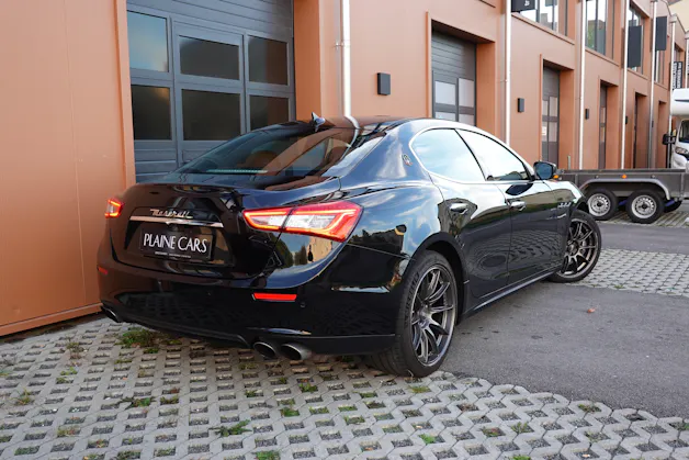 MASERATI Ghibli 3.0 V6 "* CH Auto * Tempomat * Camera recul * Sièges Electriques/mémoire * GPS * Phares LED * 8 Roues *"