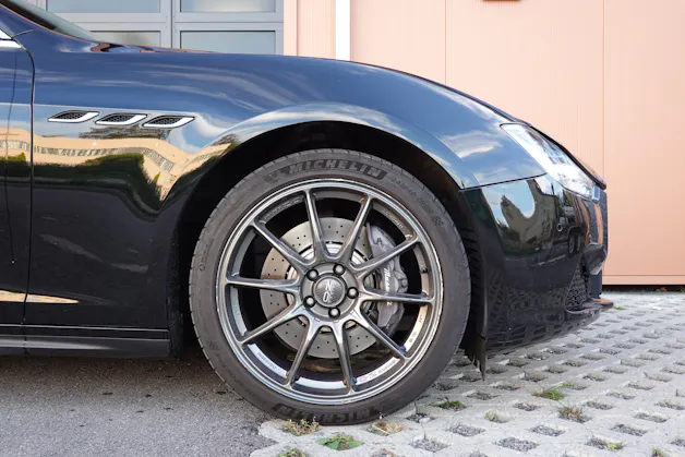 MASERATI Ghibli 3.0 V6 "* CH Auto * Tempomat * Camera recul * Sièges Electriques/mémoire * GPS * Phares LED * 8 Roues *"
