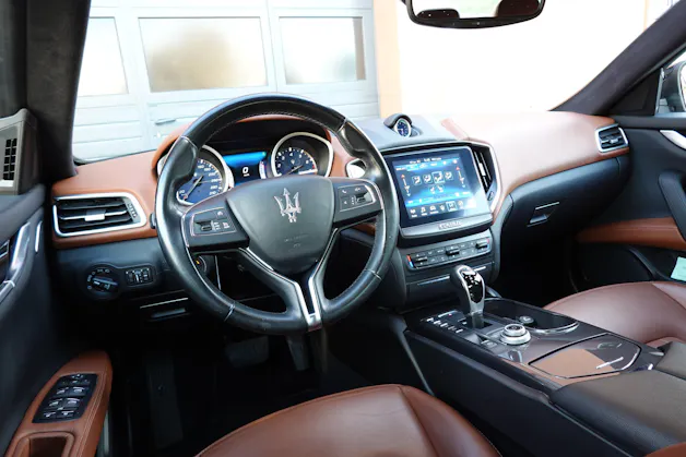 MASERATI Ghibli 3.0 V6 "* CH Auto * Tempomat * Camera recul * Sièges Electriques/mémoire * GPS * Phares LED * 8 Roues *"