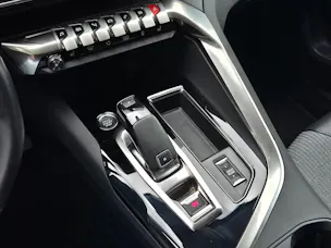 PEUGEOT 3008 1.2 PureTech Allure EAT8