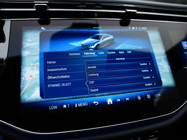 MERCEDES-BENZ E 200 AMG Line 9G-Tronic *Superscreen*Werksgarantie*Burmester*