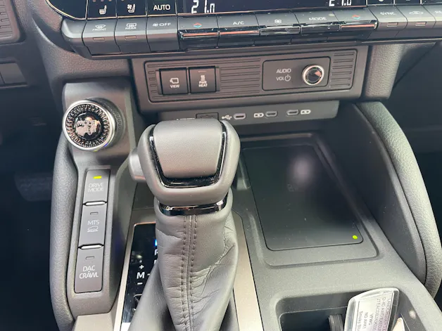 Toyota Land Cruiser 2.8TD 48V Swiss Edition mit Allterrainreifen + AHK