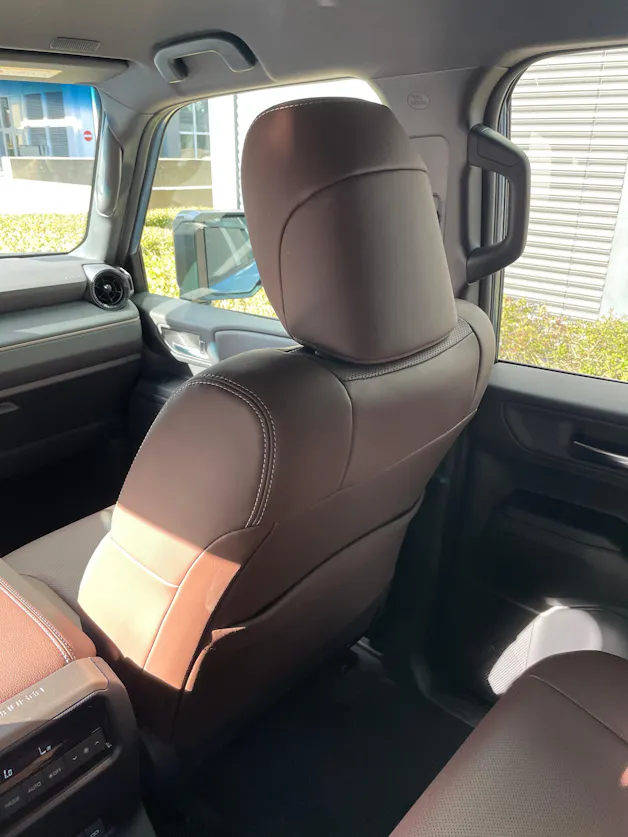 Toyota Land Cruiser 2.8TD 48V Swiss Edition mit Allterrainreifen + AHK