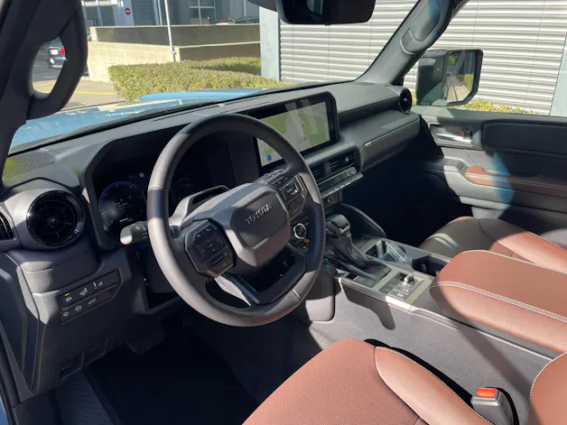 Toyota Land Cruiser 2.8TD 48V Swiss Edition mit Allterrainreifen + AHK