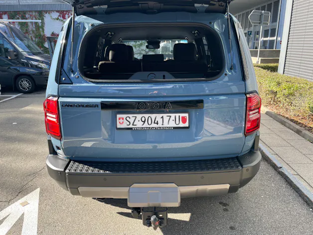 Toyota Land Cruiser 2.8TD 48V Swiss Edition mit Allterrainreifen + AHK