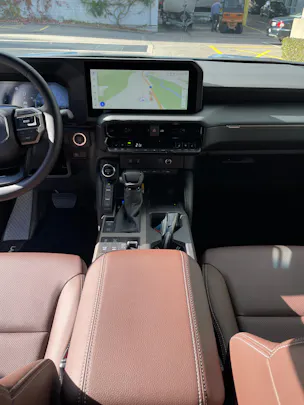 Toyota Land Cruiser 2.8TD 48V Swiss Edition mit Allterrainreifen + AHK