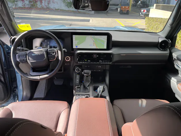 Toyota Land Cruiser 2.8TD 48V Swiss Edition mit Allterrainreifen + AHK