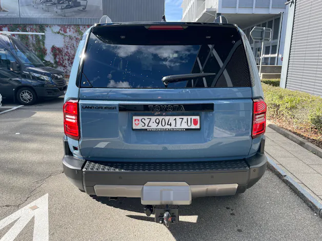 Toyota Land Cruiser 2.8TD 48V Swiss Edition mit Allterrainreifen + AHK