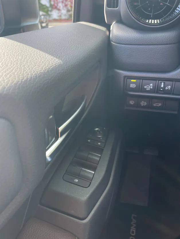 Toyota Land Cruiser 2.8TD 48V Swiss Edition mit Allterrainreifen + AHK
