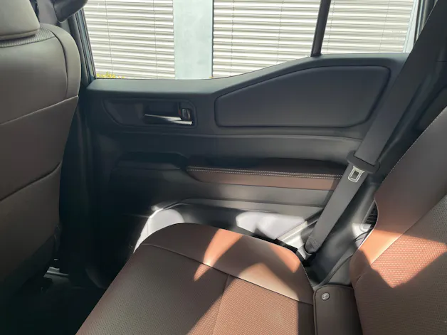 Toyota Land Cruiser 2.8TD 48V Swiss Edition mit Allterrainreifen + AHK