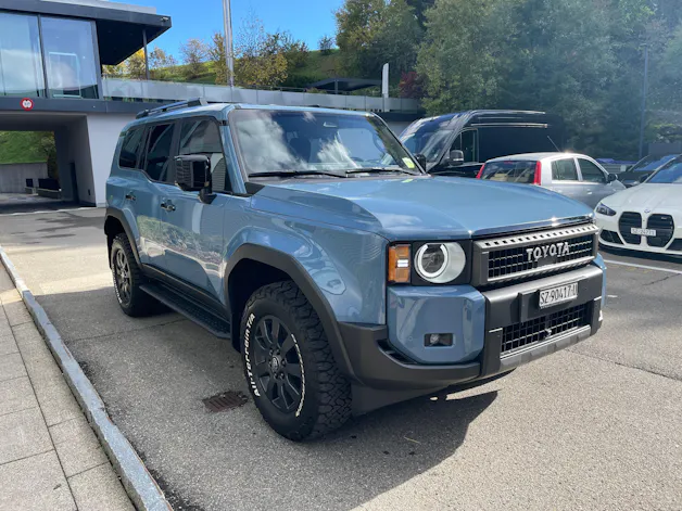 Toyota Land Cruiser 2.8TD 48V Swiss Edition mit Allterrainreifen + AHK