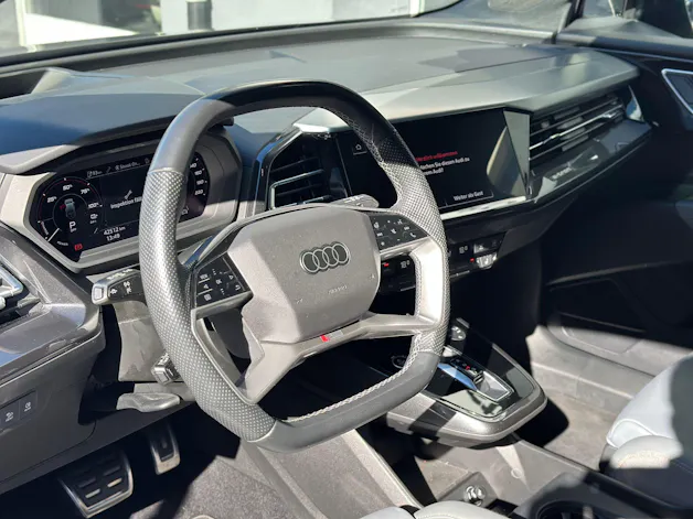 AUDI Q4 e-tron 45 quattro