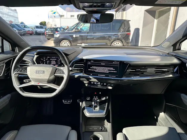 AUDI Q4 e-tron 45 quattro