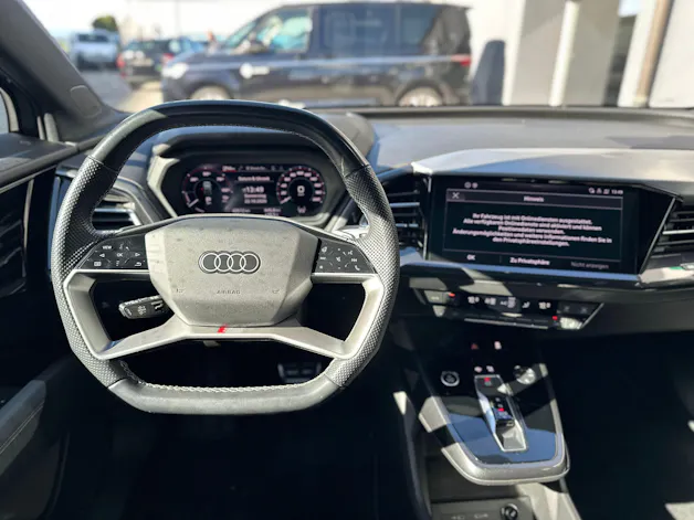 AUDI Q4 e-tron 45 quattro