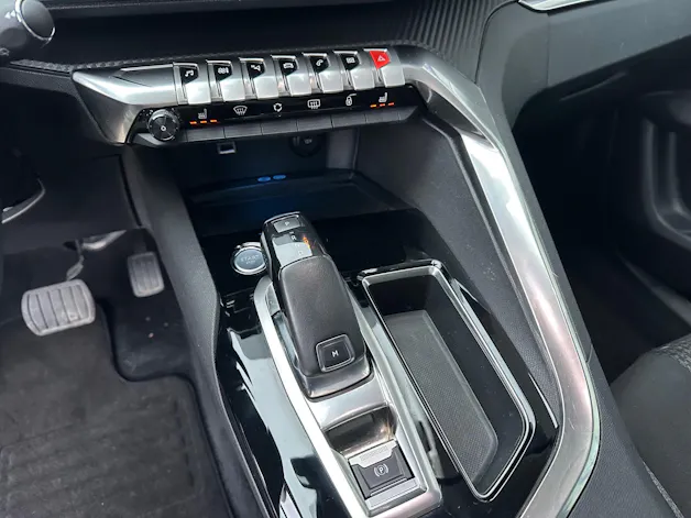 PEUGEOT 5008 1.5 BlueHDi Business Line