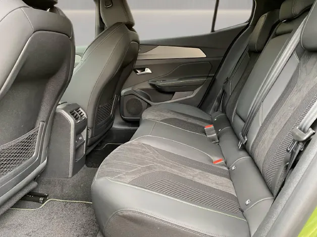 PEUGEOT 408 1.6 PHEV 240 GT Exclusiv