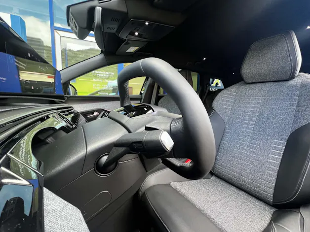 PEUGEOT 5008 1.2 Hybrid Allure Premium 8 Jahre Garantie