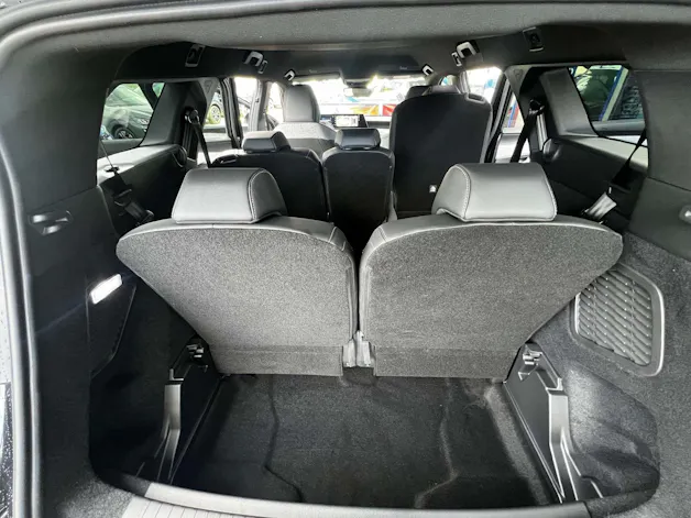 PEUGEOT 5008 1.2 Hybrid Allure Premium 8 Jahre Garantie