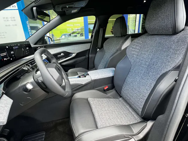 PEUGEOT 5008 1.2 Hybrid Allure Premium 8 Jahre Garantie