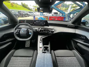 PEUGEOT 5008 1.2 Hybrid Allure Premium 8 Jahre Garantie