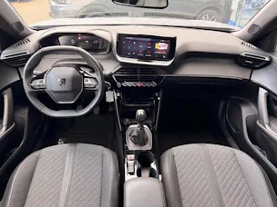 PEUGEOT 2008 1.2 PureTech Allure 5 Jahre Garantie