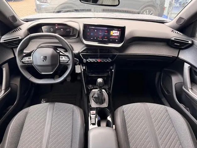 PEUGEOT 2008 1.2 PureTech Allure 5 Jahre Garantie