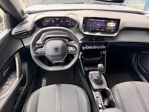 PEUGEOT 2008 1.2 PureTech Allure 5 Jahre Garantie
