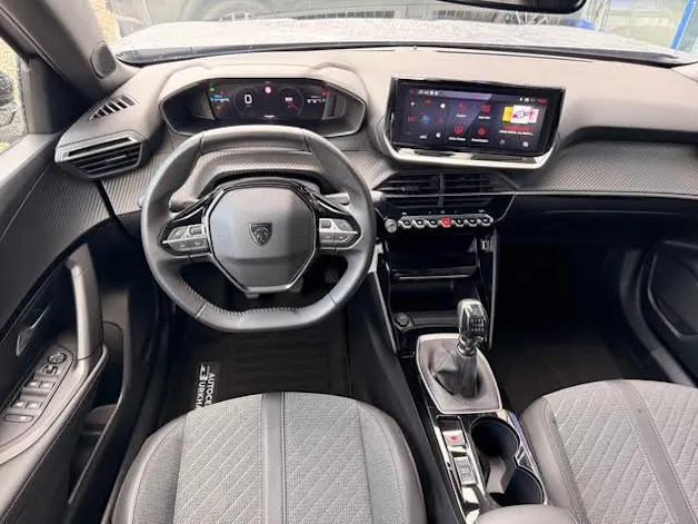 PEUGEOT 2008 1.2 PureTech Allure 5 Jahre Garantie