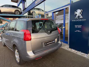 PEUGEOT 5008 1.6 HDi 115 AC Business Line *Zahnriemen ersetzt*