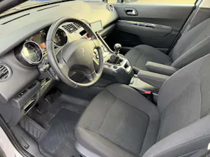 PEUGEOT 5008 1.6 HDi 115 AC Business Line *Zahnriemen ersetzt*