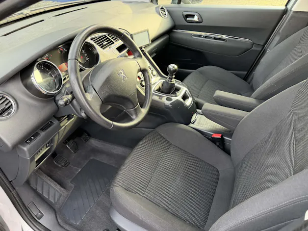 PEUGEOT 5008 1.6 HDi 115 AC Business Line *Zahnriemen ersetzt*