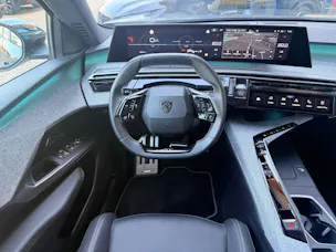 PEUGEOT 5008 1.2 Hybrid GT *5 Jahre Werksgarrantie*
