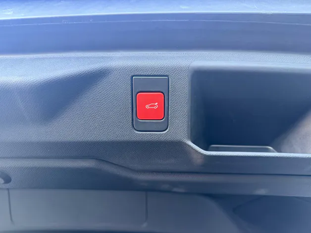 PEUGEOT 5008 1.2 Hybrid GT *5 Jahre Werksgarrantie*