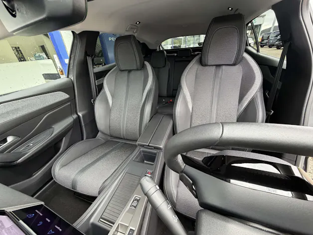PEUGEOT 408 1.2 Hybrid Allure *5 Jahre Garantie*