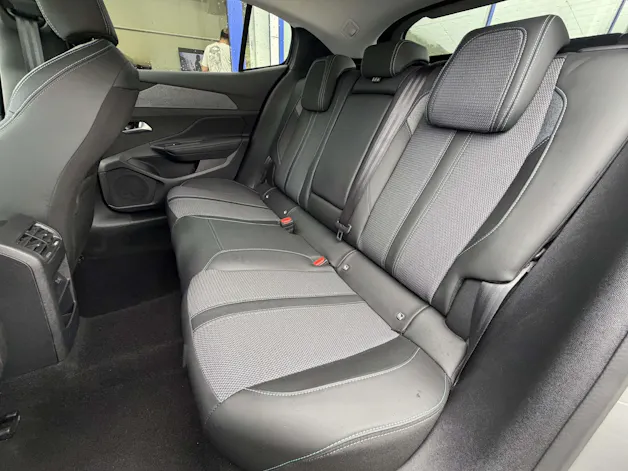 PEUGEOT 408 1.2 Hybrid Allure *5 Jahre Garantie*