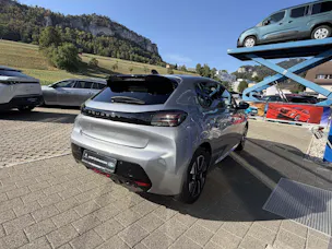 PEUGEOT 208 1.2 Hybrid Allure 5 Jahre Garantie