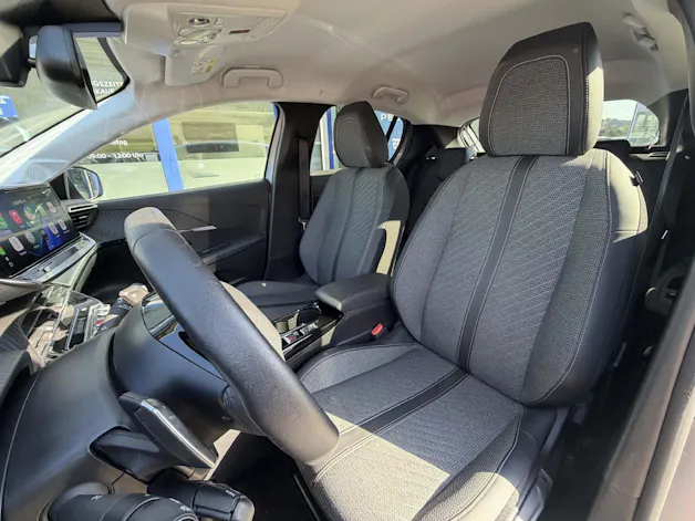 PEUGEOT 208 1.2 Hybrid Allure 5 Jahre Garantie