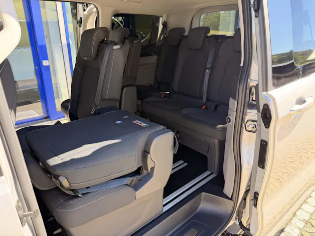 FORD Tourneo C Bus 340 L1 2.5 Duratec 233 Titanium PHEV 9 Plätzer