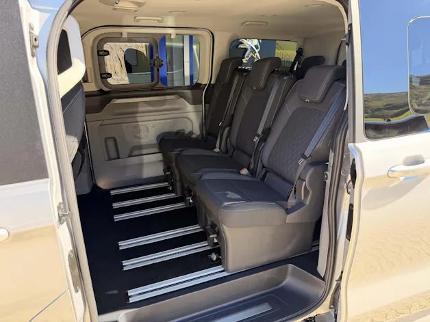 FORD Tourneo C Bus 340 L1 2.5 Duratec 233 Titanium PHEV 9 Plätzer