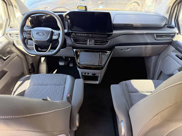 FORD Tourneo C Bus 340 L1 2.5 Duratec 233 Titanium PHEV 9 Plätzer
