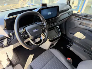 FORD Tourneo C Bus 340 L1 2.5 Duratec 233 Titanium PHEV 9 Plätzer