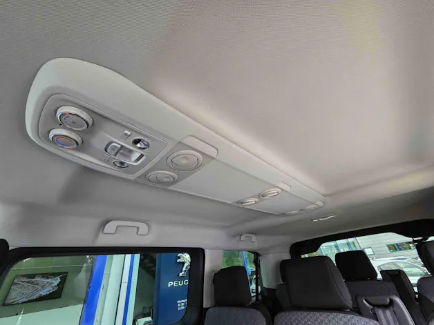 PEUGEOT Traveller Standard 2.2 BlueHDi 180 Family Edition S/S