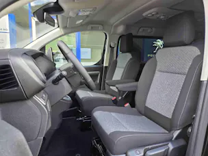 PEUGEOT Traveller Standard 2.2 BlueHDi 180  Family Edition S/S